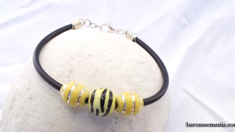 :Bracelet fil souple noir perle jaune zÃ¨bre